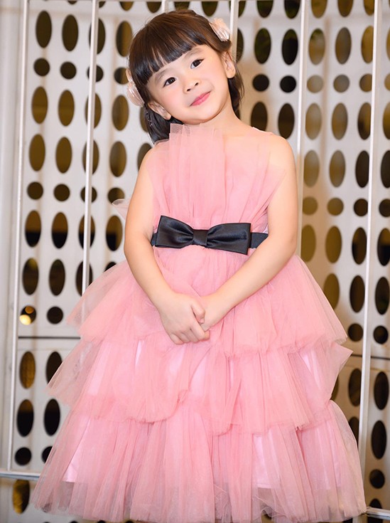 Sao Việt: Siêu mẫu Thanh Hằng khoe tóc mới, H'Hen Niê khiến các fan thích thú,