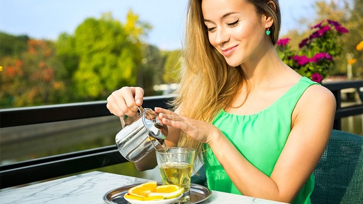 Không nên uống trà khi đói, vì sao?