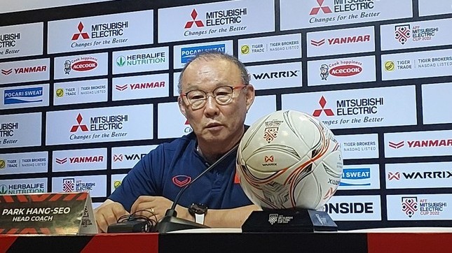 viet nam vs thai lan hlv park hang seo tu tin muon doi no doi bong xu chua vang