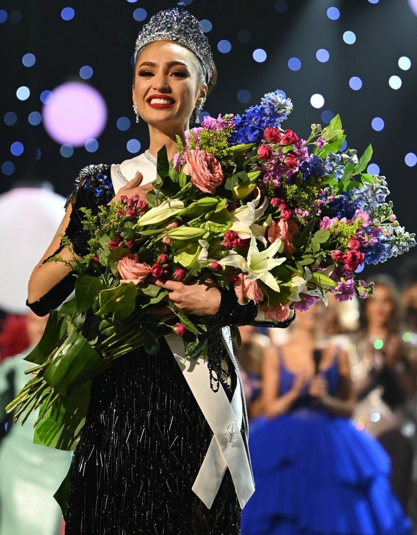 Nhan sắc tân Hoa hậu Hoàn Vũ