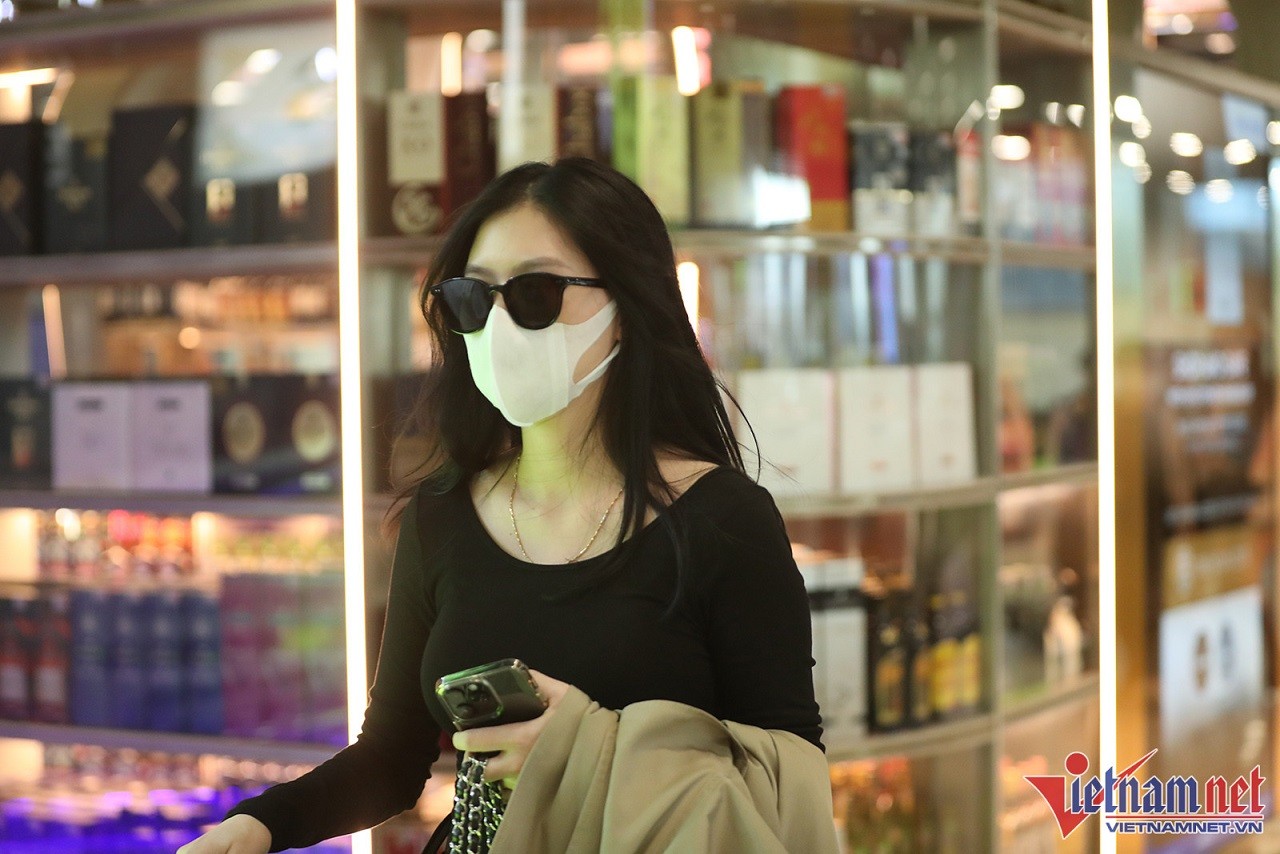 AFF Cup 2022: Bạn gái Doãn Hải My sang Thái Lan cỗ vũ Văn Hậu thi đấu