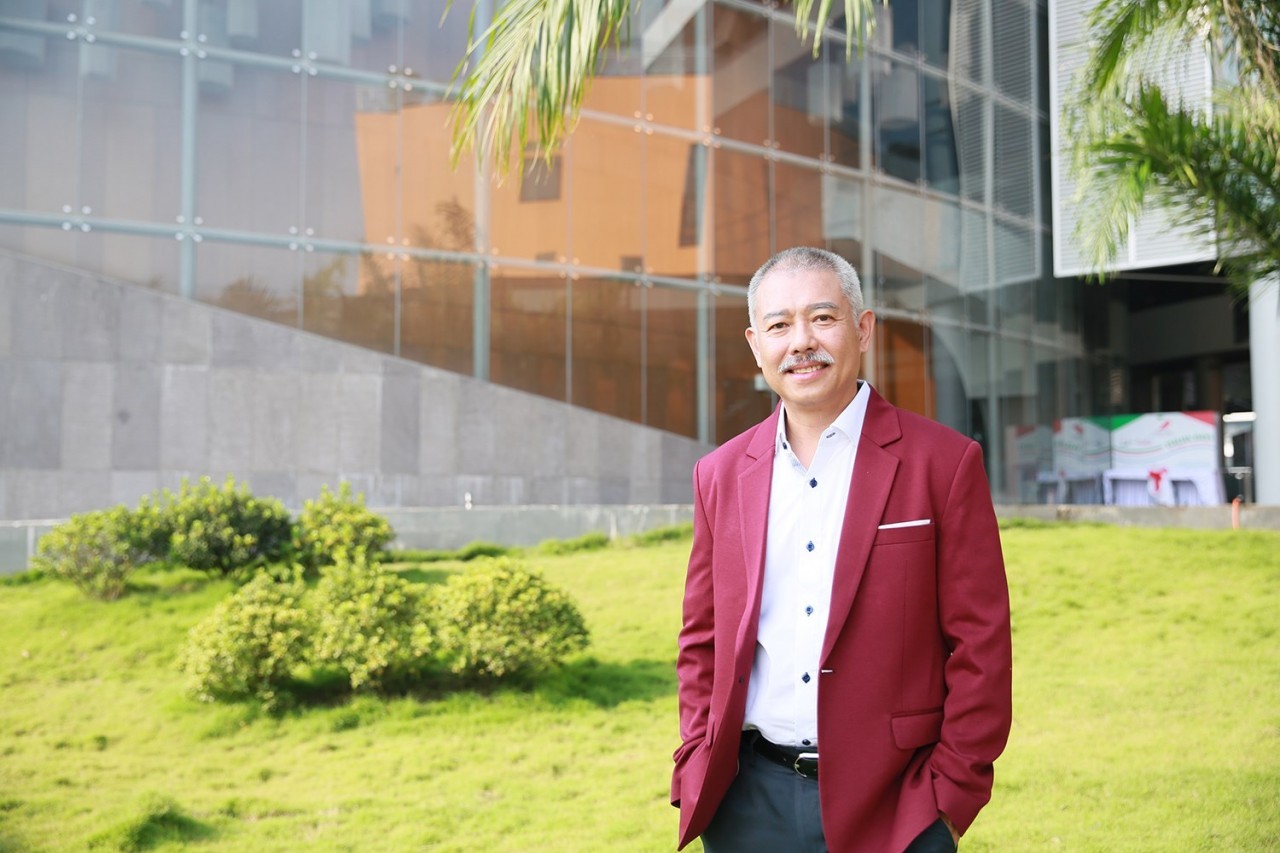 GS Trương Nguyện Thành và câu hỏi nên cho con đi du học lúc nào để không thành 'con dao hai lưỡi'? GS Trương Nguyện Thành và câu hỏi nên cho con đi du học lúc nào để không thành 'con dao hai lưỡi'?