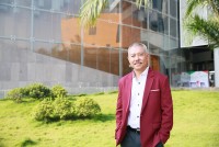 GS Trương Nguyện Thành và câu hỏi nên cho con đi du học lúc nào để không thành 'con dao hai lưỡi'?