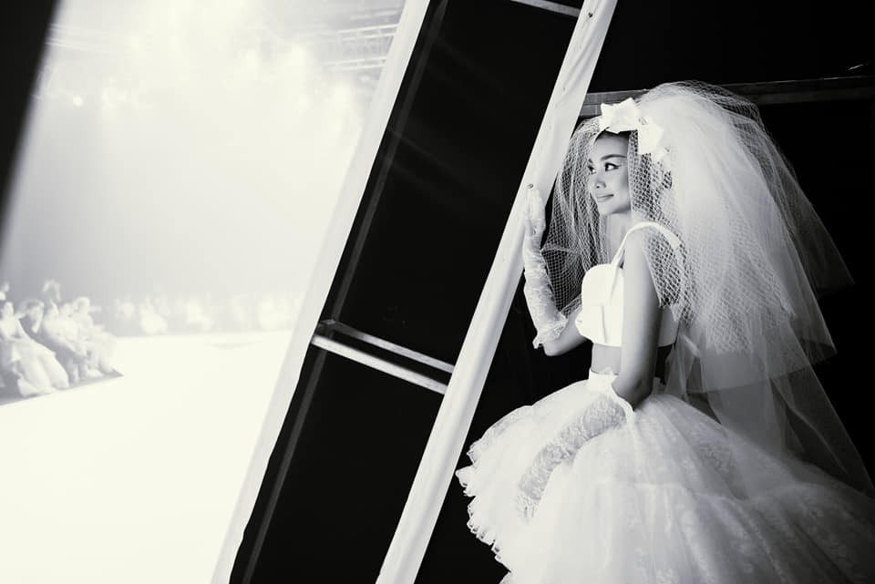 Thanh Hằng mặc áo cưới