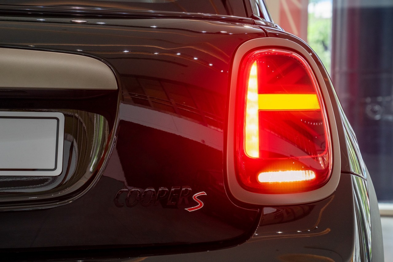 Cận cảnh chi tiết Mini Cooper S 3 cửa Resolute Edition mới ra mắt tại Việt Nam