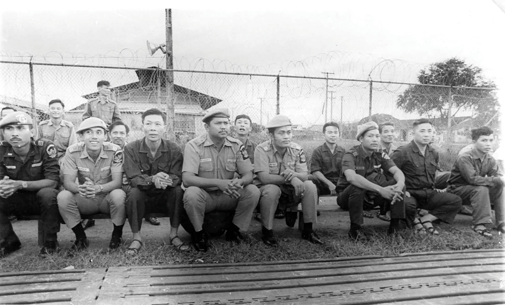 Những khán giả đặc biệt đến xem các cuộc thi đấu thể thao trong Trại Davis.