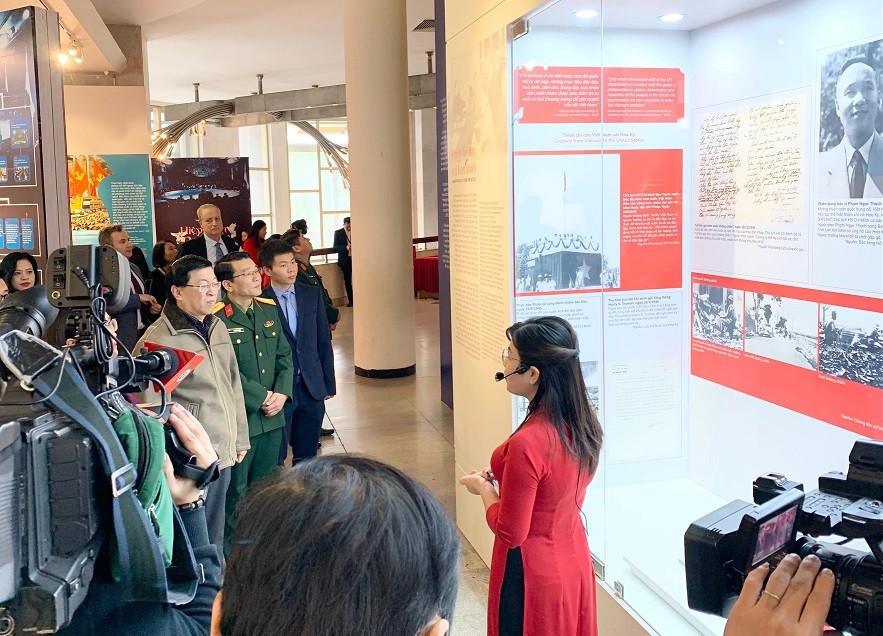 Hiệp định Paris qua những tư liệu và hiện vật sinh động Hiệp định Paris qua những tư liệu và hiện vật sinh động