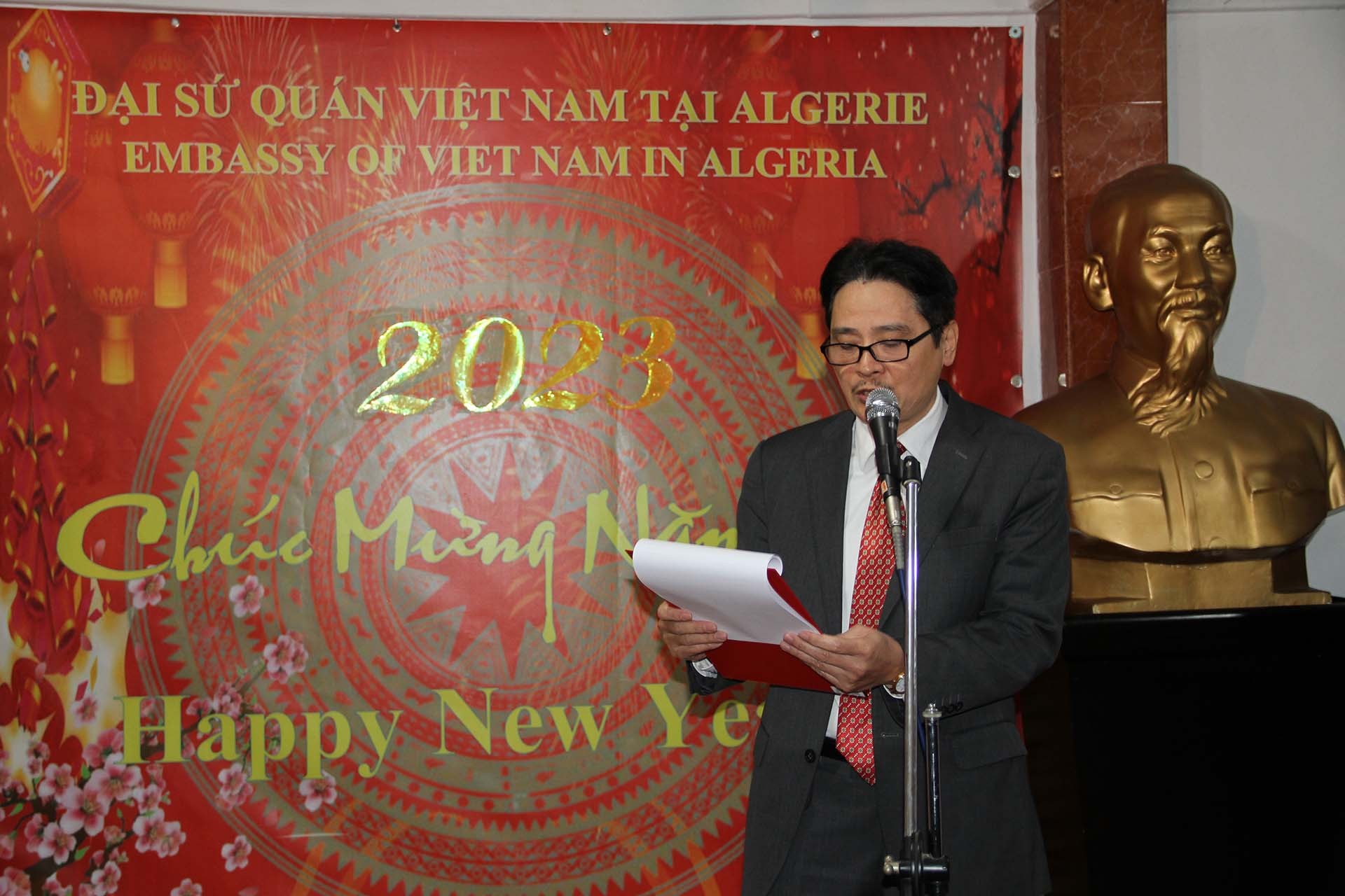 Đại sứ Việt Nam tại Algeria Nguyễn Thành Vinh phát biểu tại Tết Cộng đồng - Xuân quê hương 2023. Đại sứ Việt Nam tại Algeria Nguyễn Thành Vinh phát biểu tại Tết Cộng đồng - Xuân quê hương 2023.