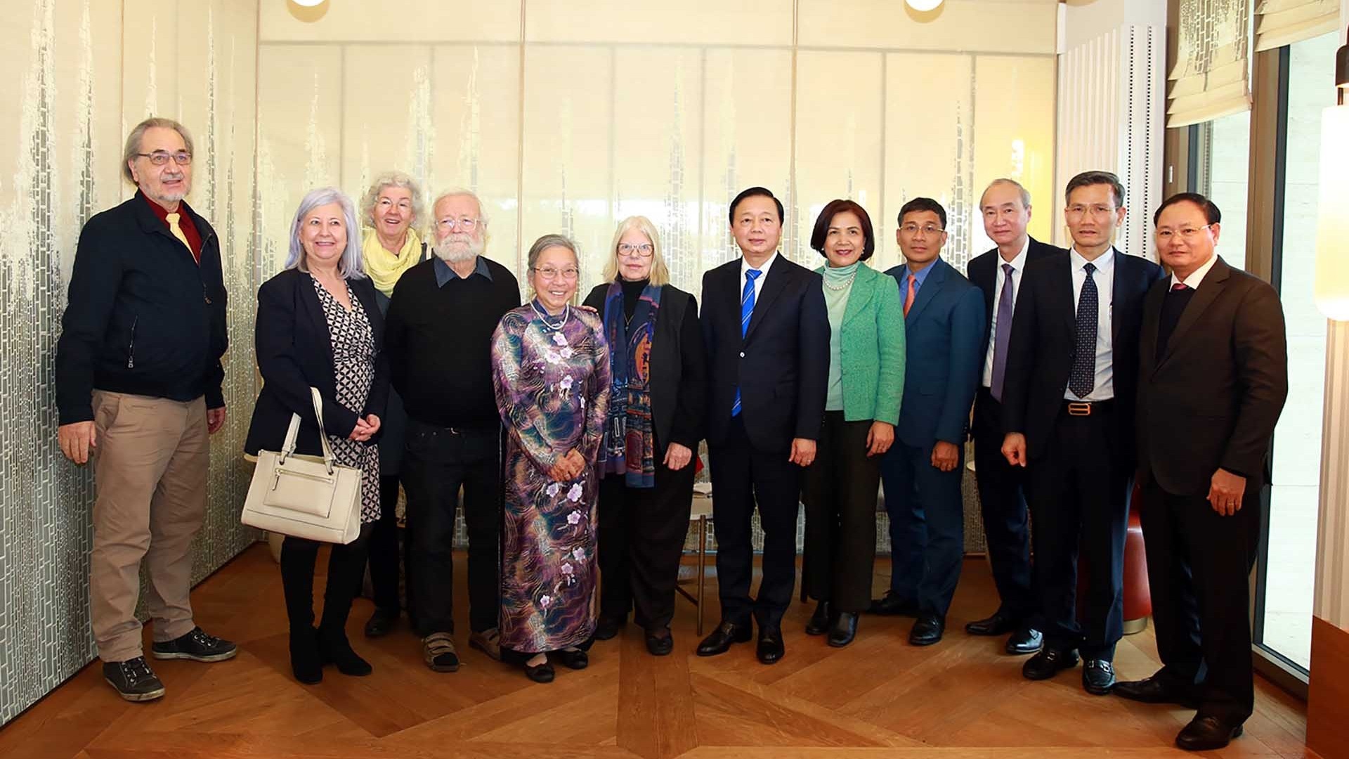 pho thu tuong tran hong ha tiep chu tich hoi huu nghi thuy syviet nam va gap go cong dong nguoi viet nam tai thuy sy