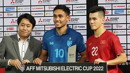 tien linh va teerasil dangda dong giai vua pha luoi aff cup 2022 theerathon bunmathan xuat sac nhat
