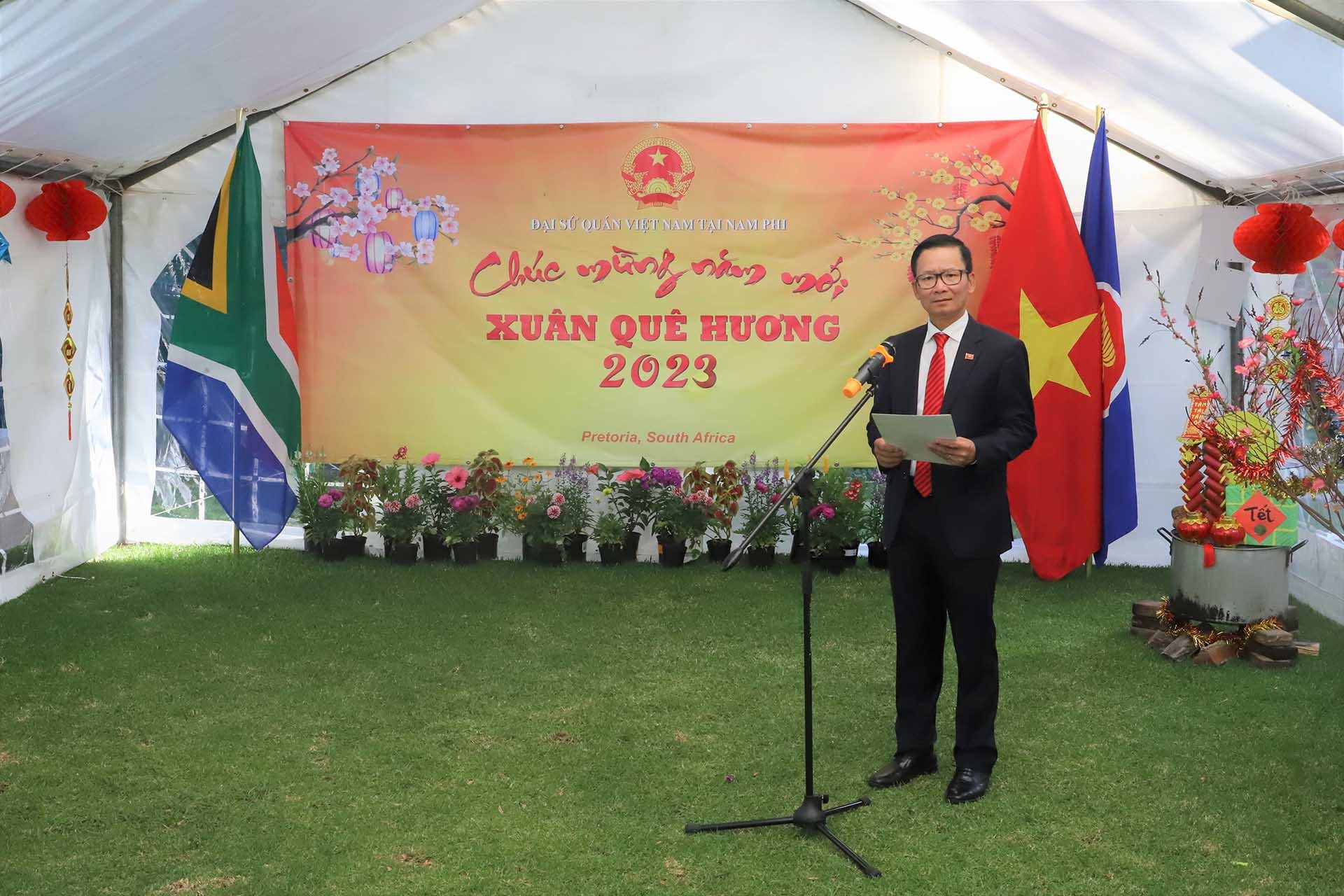 Đại sứ Hoàng Văn Lợi chúc Tết bà con cộng đồng người Việt Nam tại Nam Phi.