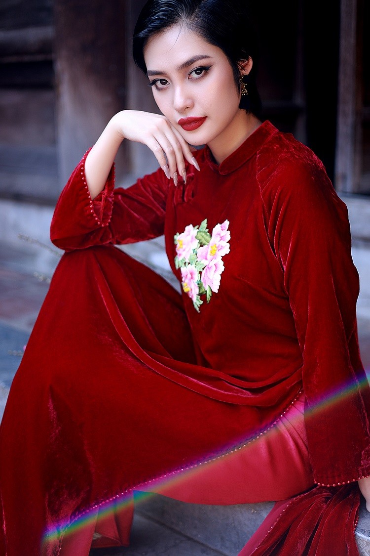 Hoa hậu Nông Thúy Hằng