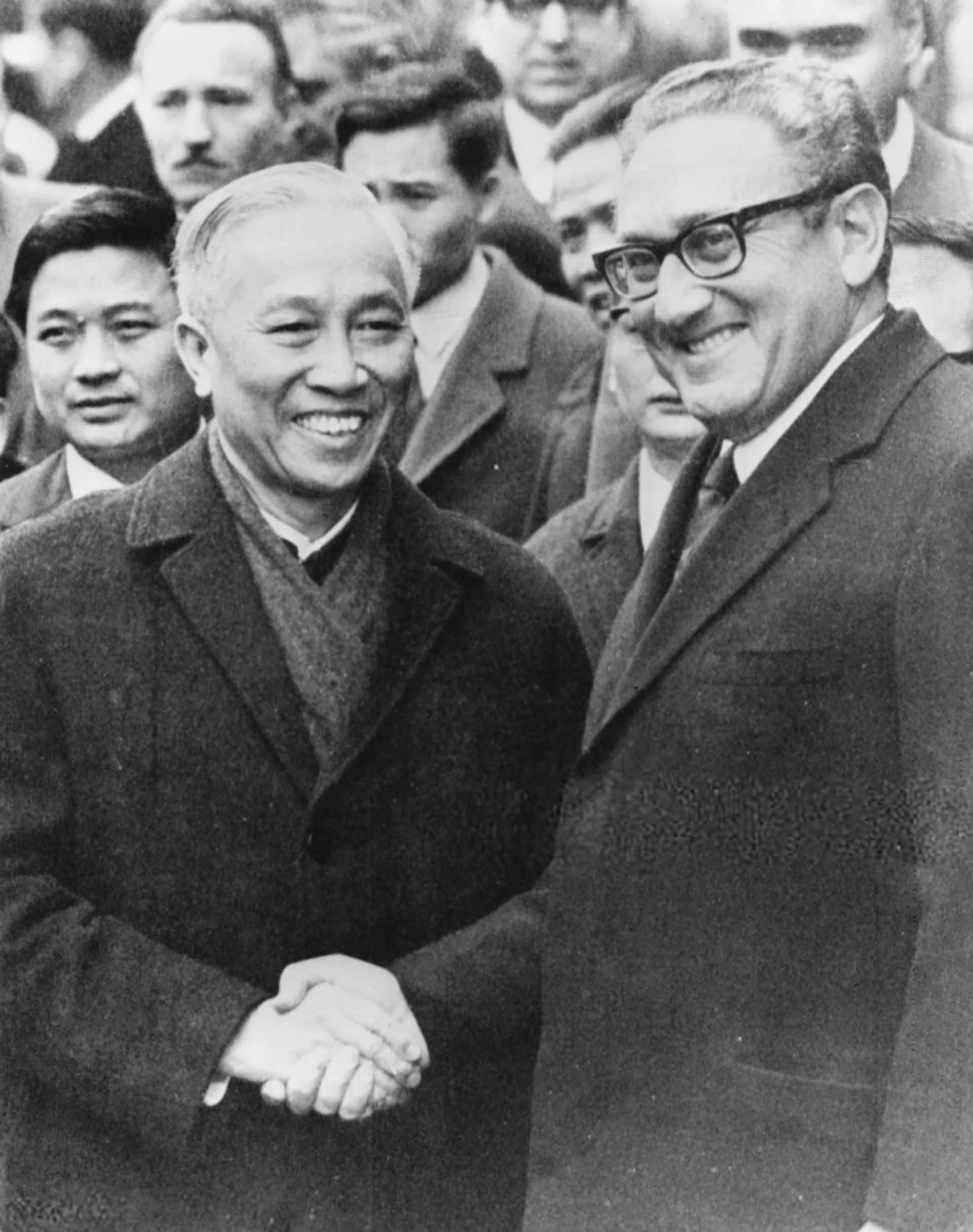 Cố vấn đặc biệt Lê Đức Thọ và Cố vấn an ninh Henry Kissinger, ngày 24/01/1973. Cố vấn đặc biệt Lê Đức Thọ và Cố vấn an ninh Henry Kissinger, ngày 24/01/1973.