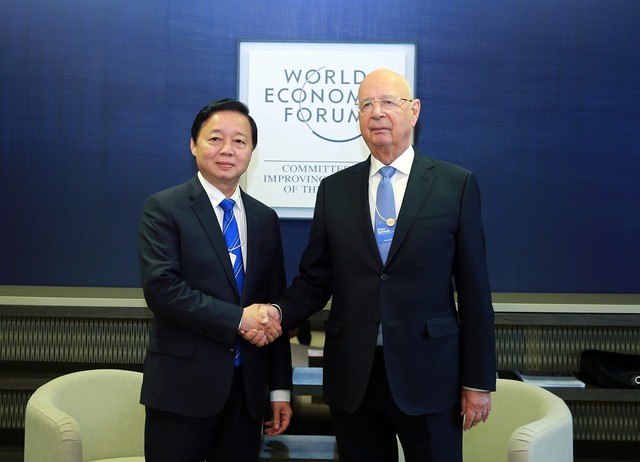 Phó Thủ tướng Trần Hồng Hà và Giáo sư Klaus Schwab, Nhà sáng lập kiêm Chủ tịch điều hành WEF Phó Thủ tướng Trần Hồng Hà và Giáo sư Klaus Schwab, Nhà sáng lập kiêm Chủ tịch điều hành WEF