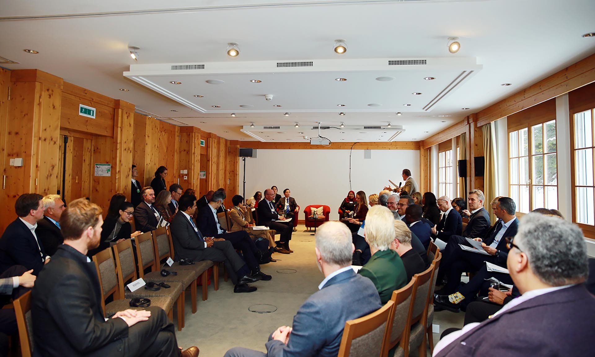 Phó Thủ tướng Trần Hồng Hà tiếp tục dự các hoạt động  trong khuôn khổ tham dự WEF Davos