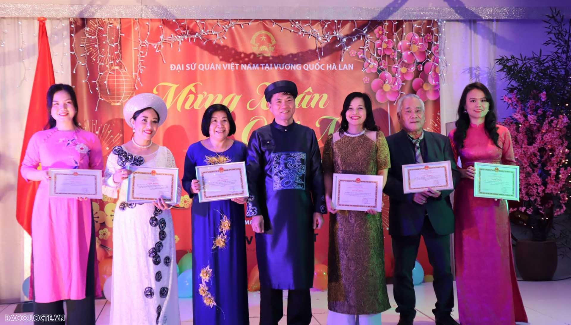 Ấm áp Xuân Quê hương tại Hà Lan Ấm áp Xuân Quê hương tại Hà Lan