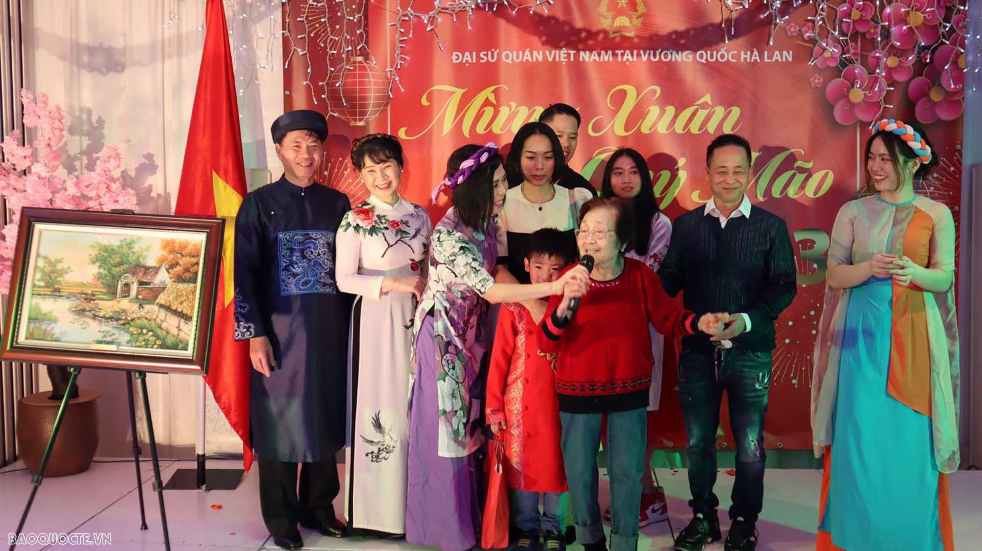 Ấm áp Xuân Quê hương tại Hà Lan Ấm áp Xuân Quê hương tại Hà Lan