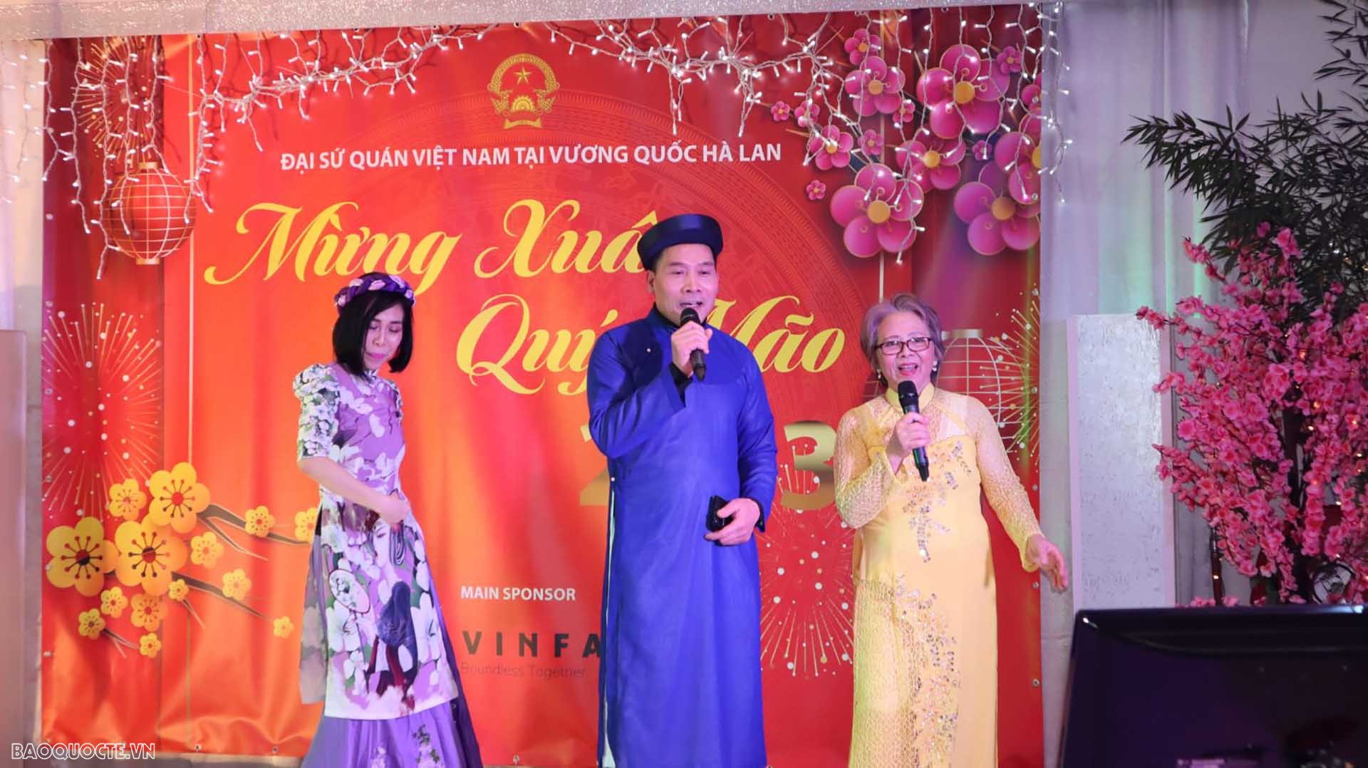 Ấm áp Xuân Quê hương tại Hà Lan Ấm áp Xuân Quê hương tại Hà Lan