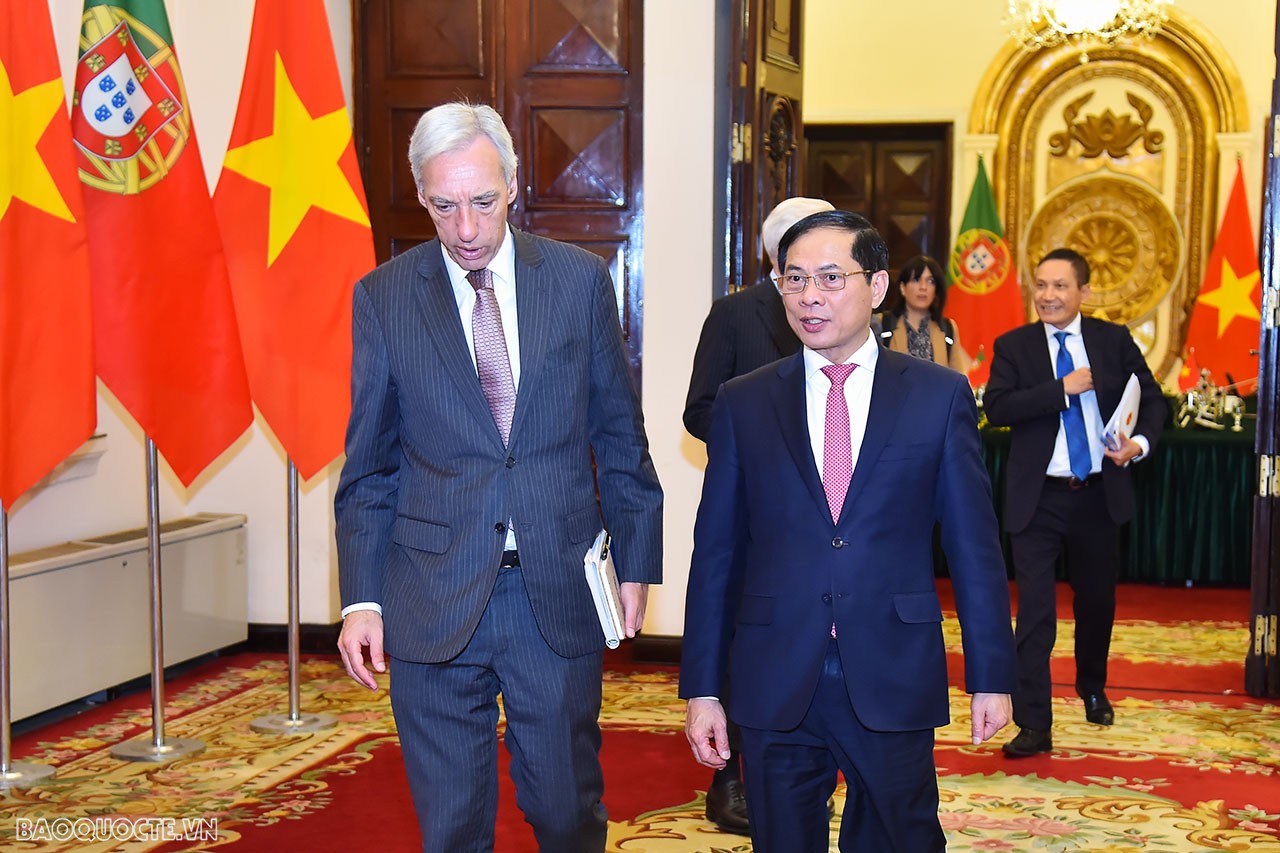 Hai bên đã thảo luận về các vấn đề quốc tế và khu vực cùng quan tâm.