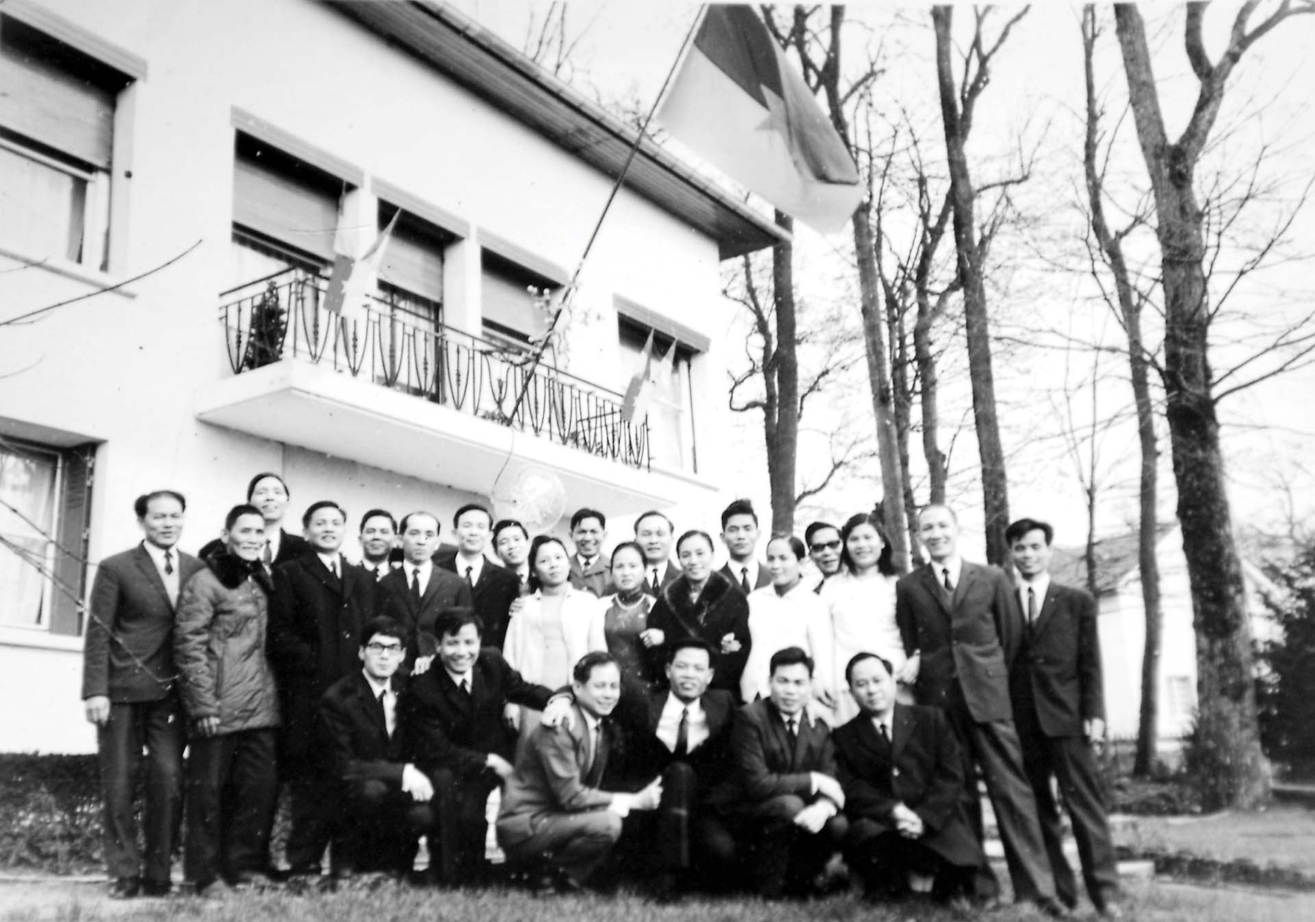 Đoàn Chính phủ Cách mạng Lâm thời Cộng hòa miền Nam Việt Nam tại Paris.