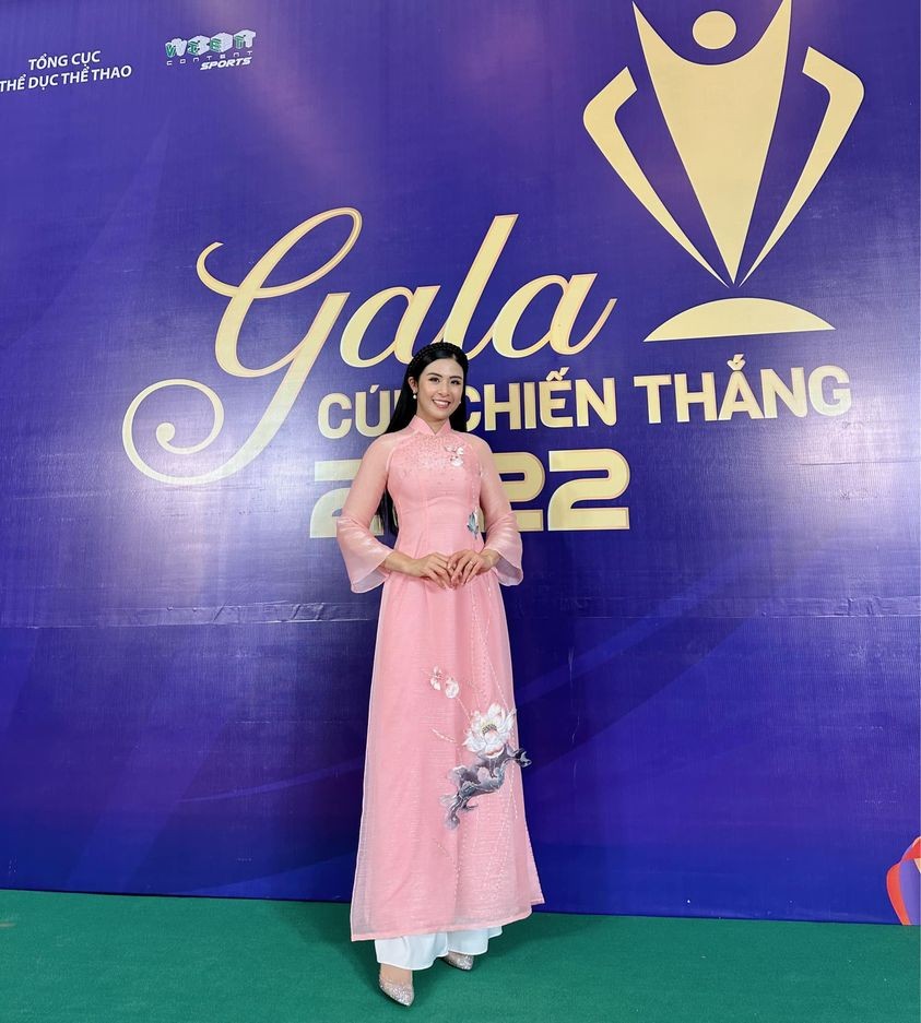 Sao Việt diện áo dài Tết