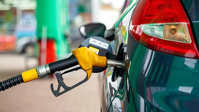 gia xang dau hom nay 201 tiep da tang gia xang trong nuoc kho du bao