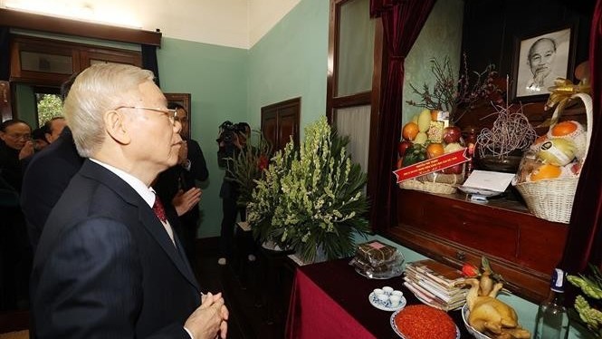 tong bi thu nguyen phu trong dang huong tuong niem chu tich ho chi minh