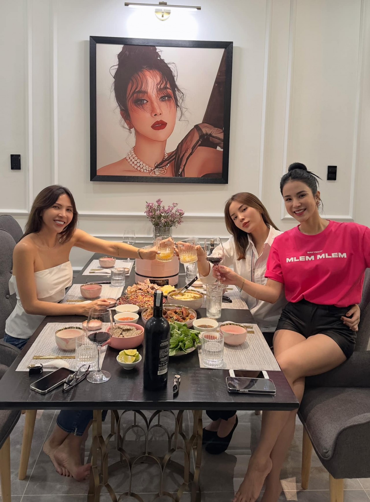 Sao Việt trang hoàng nhà cửa đón Tết Quý Mão