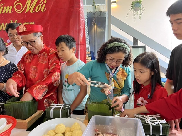 Người Việt ở Australia 'gói quê hương trong những chiếc bánh chưng xanh'