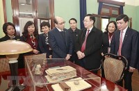 Chủ tịch Quốc hội Vương Đình Huệ dâng hương tưởng niệm Chủ tịch Hồ Chí Minh