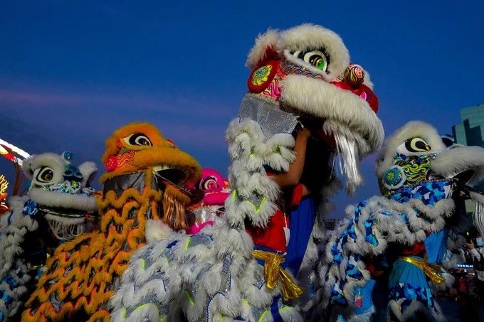 Người châu Á tất bật chuẩn bị đón Tết Quý Mão 2023