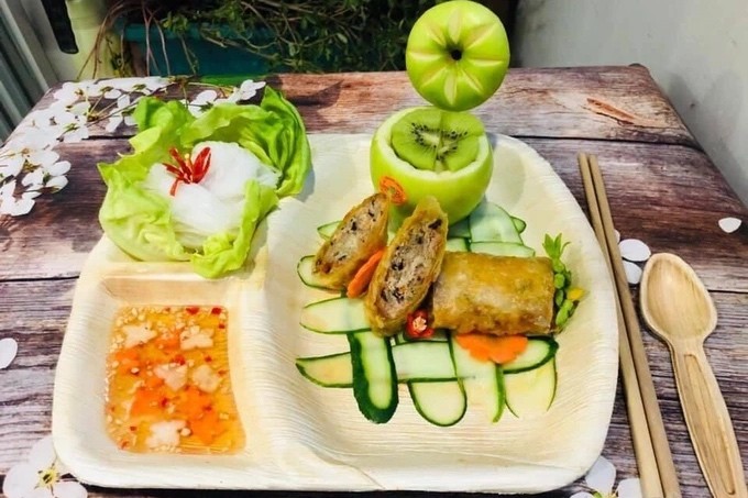 Sản phẩm từ mo cau an toàn với người sử dụng, có thể tái sử dụng nên được nhiều người tiêu dùng ưa thích. Sản phẩm từ mo cau an toàn với người sử dụng, có thể tái sử dụng nên được nhiều người tiêu dùng ưa thích.