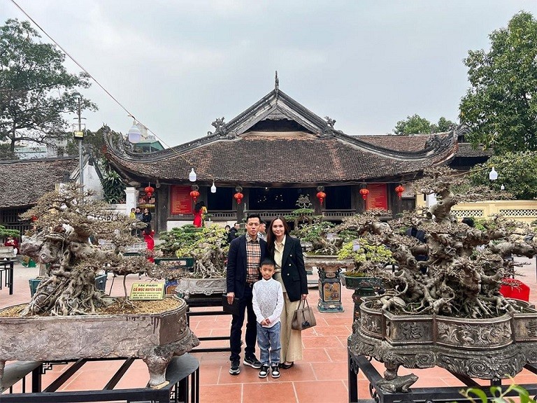 Tuyển thủ Việt du Xuân: Đoàn Văn Hậu và Doãn Hải My sánh đôi, Quế Ngọc Hải lịch lãm bên gia đình