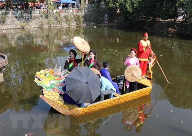 Rộn ràng các lễ hội Xuân vào ngày mùng 4 Tết