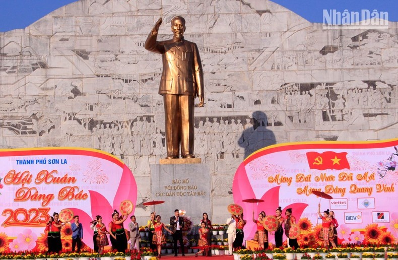 Rộn ràng các lễ hội Xuân vào ngày mùng 4 Tết