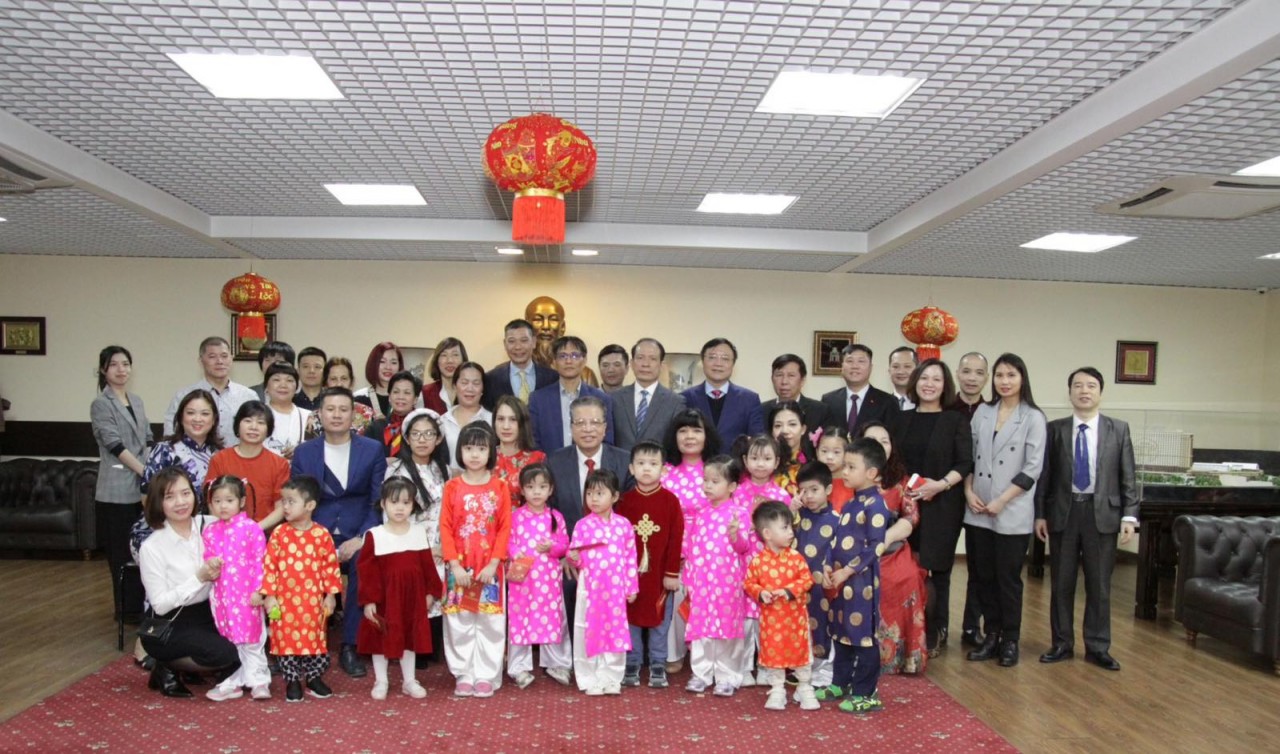 Đại sứ Đăng Minh Khôi thăm và chúc Tết cộng đồng người Việt tại Nga