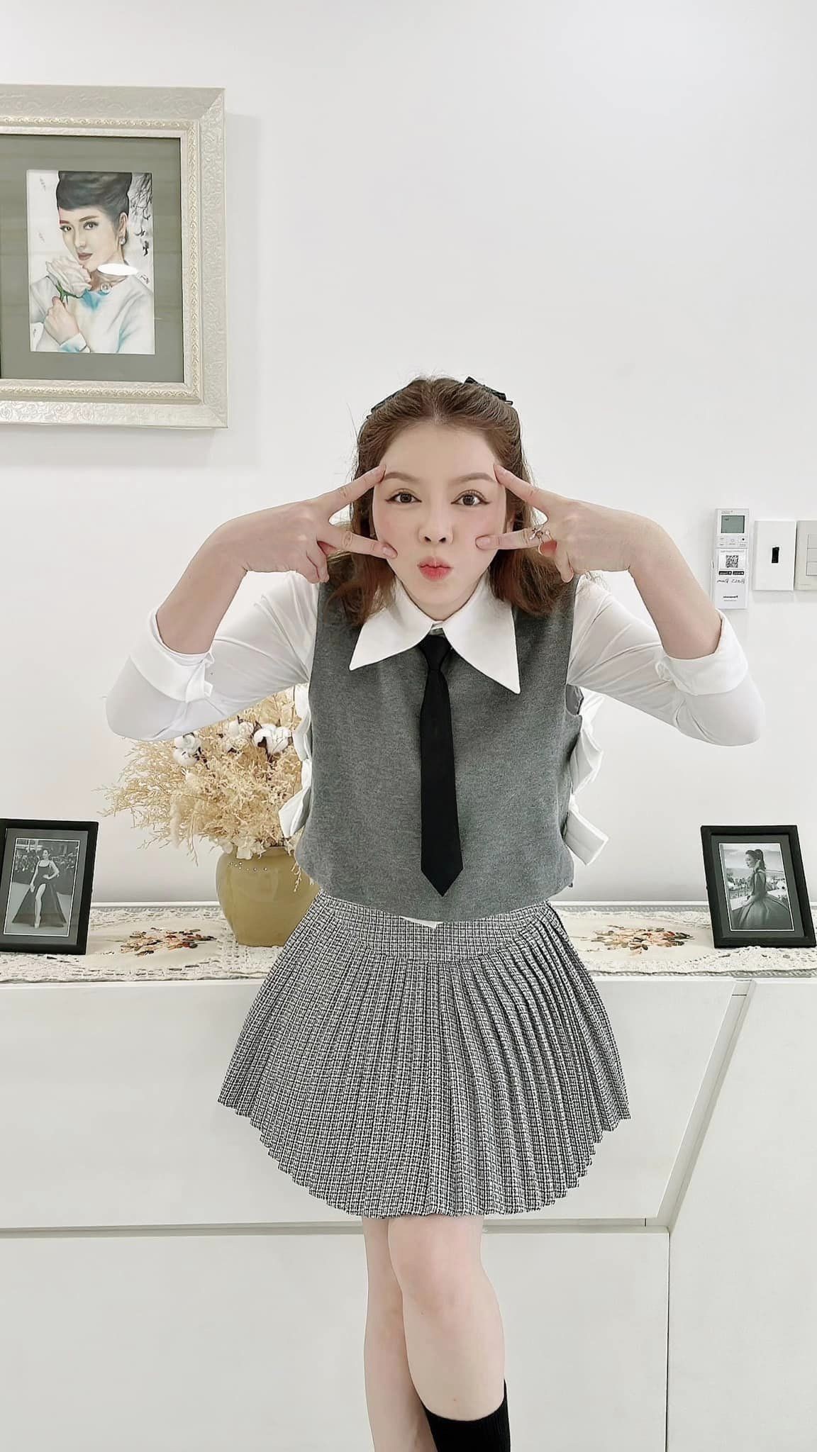 Lý Nhã Kỳ hóa nữ sinh ngày đầu năm Lý Nhã Kỳ hóa nữ sinh ngày đầu năm