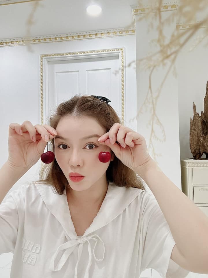 Lý Nhã Kỳ hóa nữ sinh ngày đầu năm Lý Nhã Kỳ hóa nữ sinh ngày đầu năm