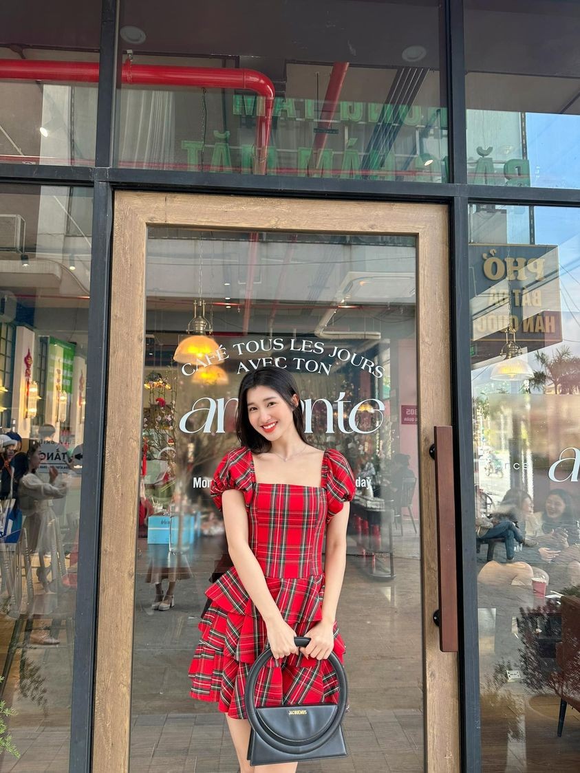 Ngắm nhan sắc Á hậu Phương Nhi