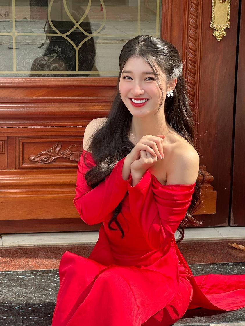 Ngắm nhan sắc Á hậu Phương Nhi