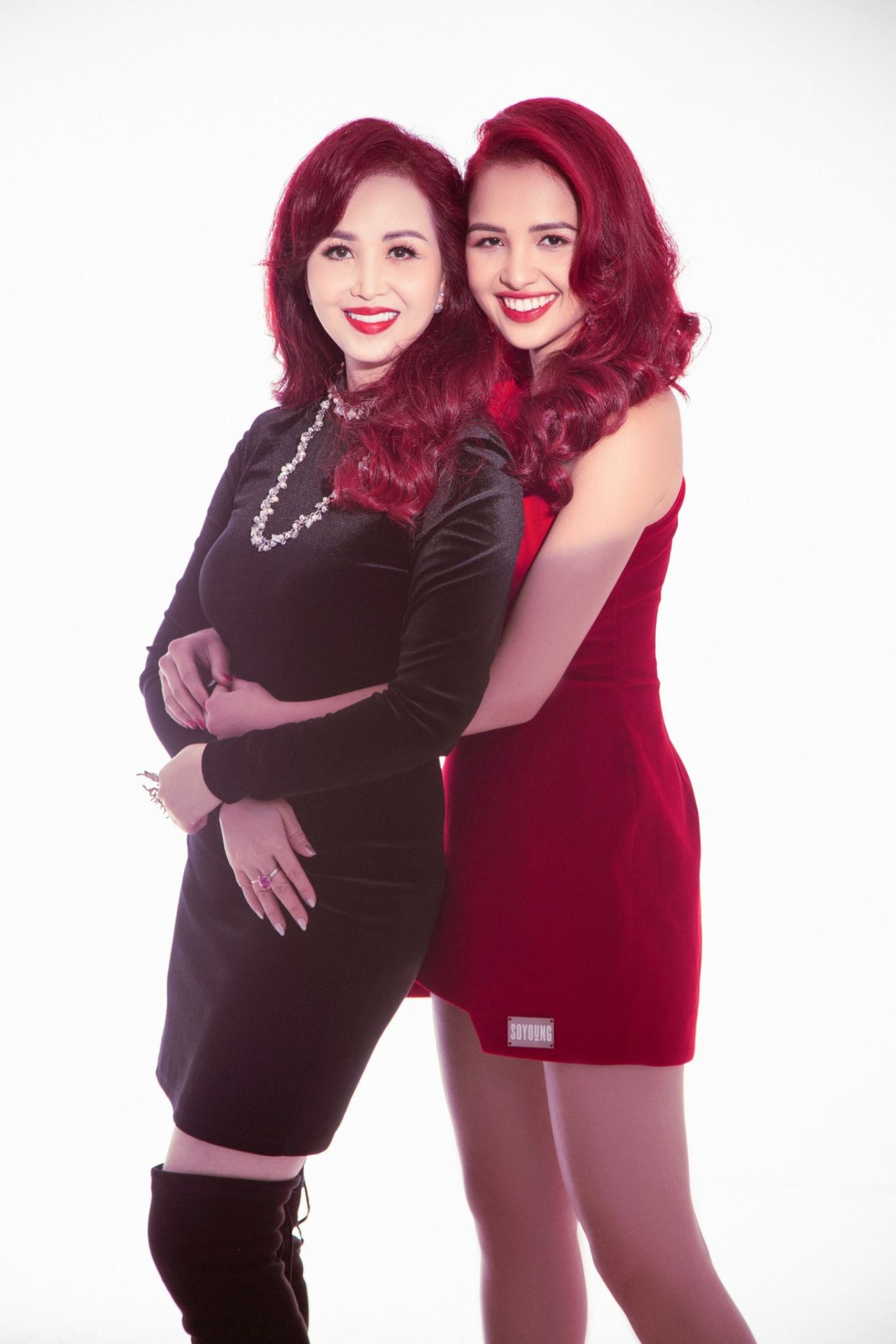 Vẻ đẹp hiện đại của hai con gái Hoa hậu Diệu Hoa