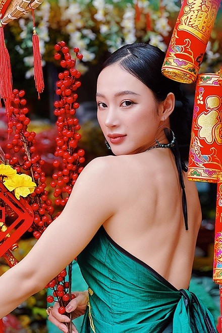 Sao Việt du Xuân: Phương Oanh xinh đẹp ở Hàn Quốc,