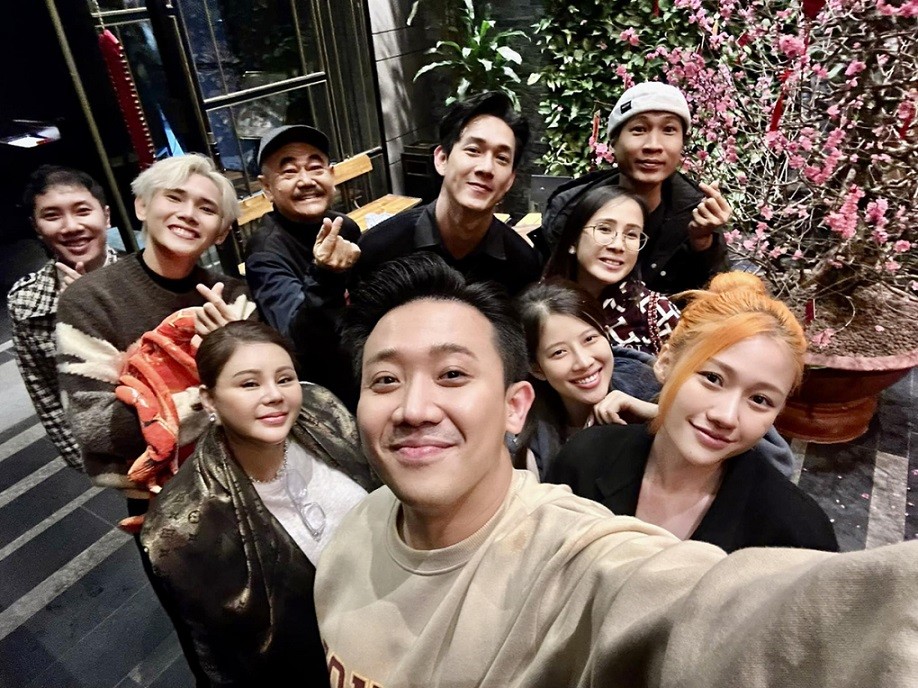 Sao Việt du Xuân: Phương Oanh xinh đẹp ở Hàn Quốc,