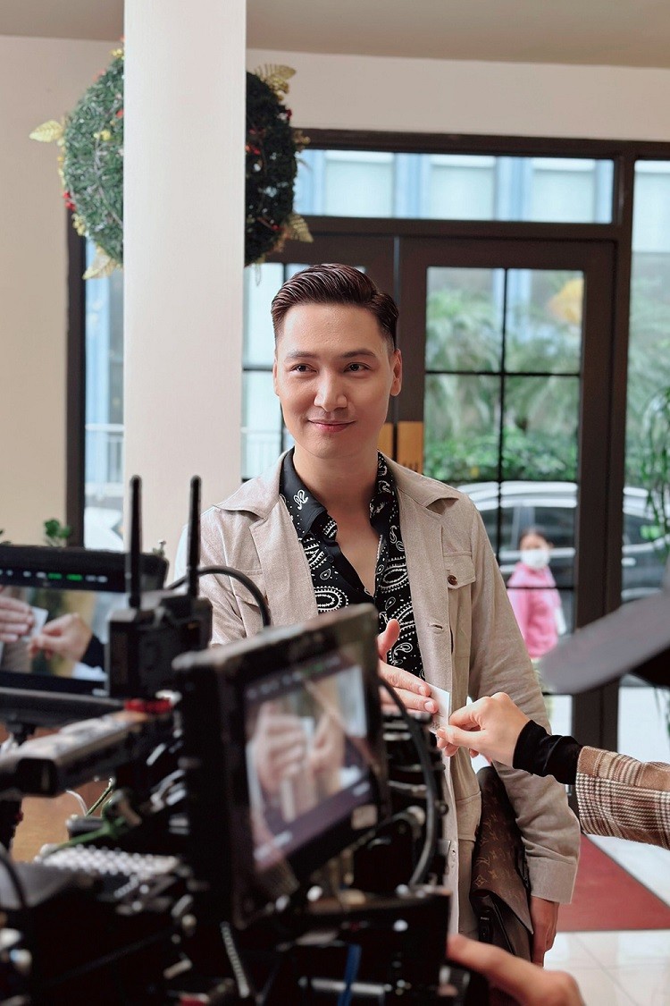 Phim sắp lên sóng VTV3: Những hình ảnh hậu trường của diễn viên Mạnh Trường Phim sắp lên sóng VTV3: Những hình ảnh hậu trường của diễn viên Mạnh Trường