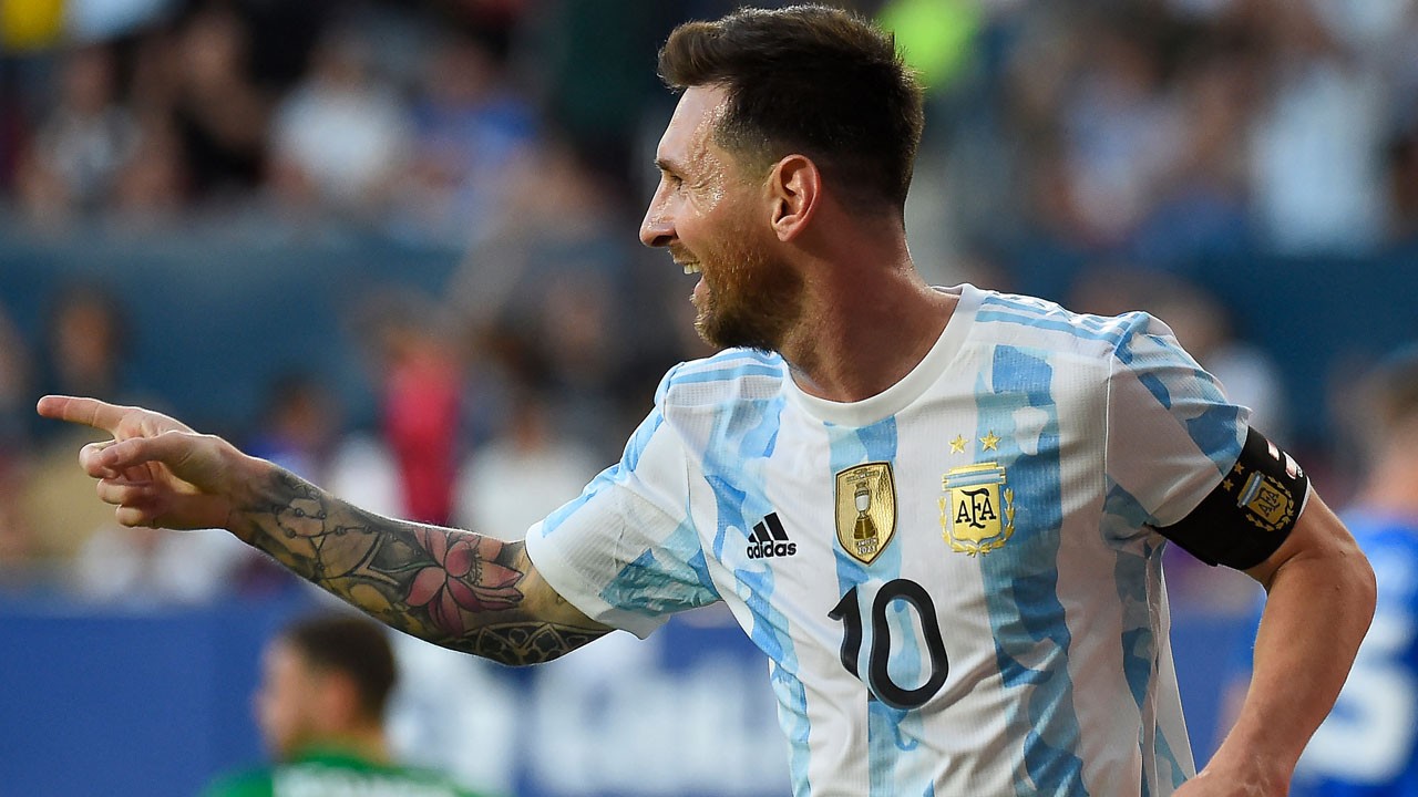 Báo Guardian: Messi là cầu thủ bóng đá xuất sắc nhất thế giới, Ronaldo ngoài top 50 Báo Guardian: Messi là cầu thủ bóng đá xuất sắc nhất thế giới, Ronaldo ngoài top 50