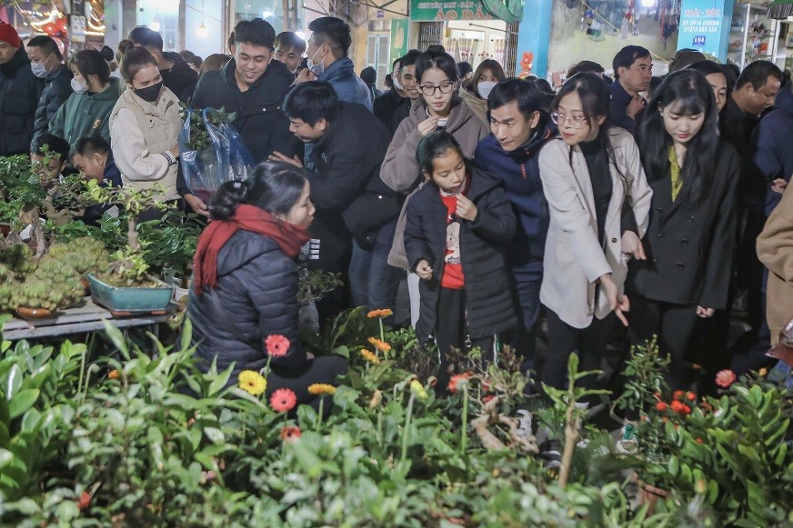 Tấp nập phiên chợ 'cả năm chỉ họp một lần' tại Nam Định