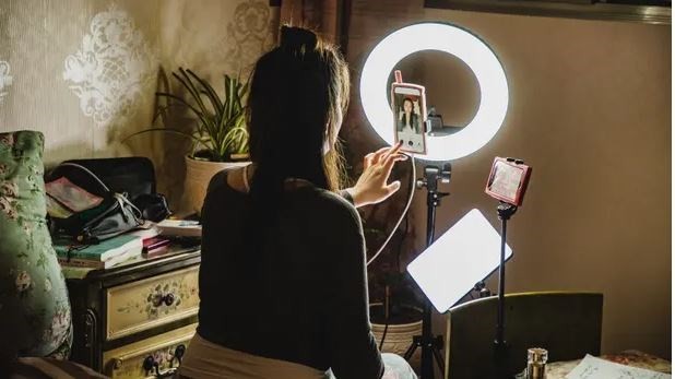 Australia điều tra hành vi quảng cáo sai sự thật trên mạng xã hội. (Ảnh minh hoạ. Nguồn: Getty images)