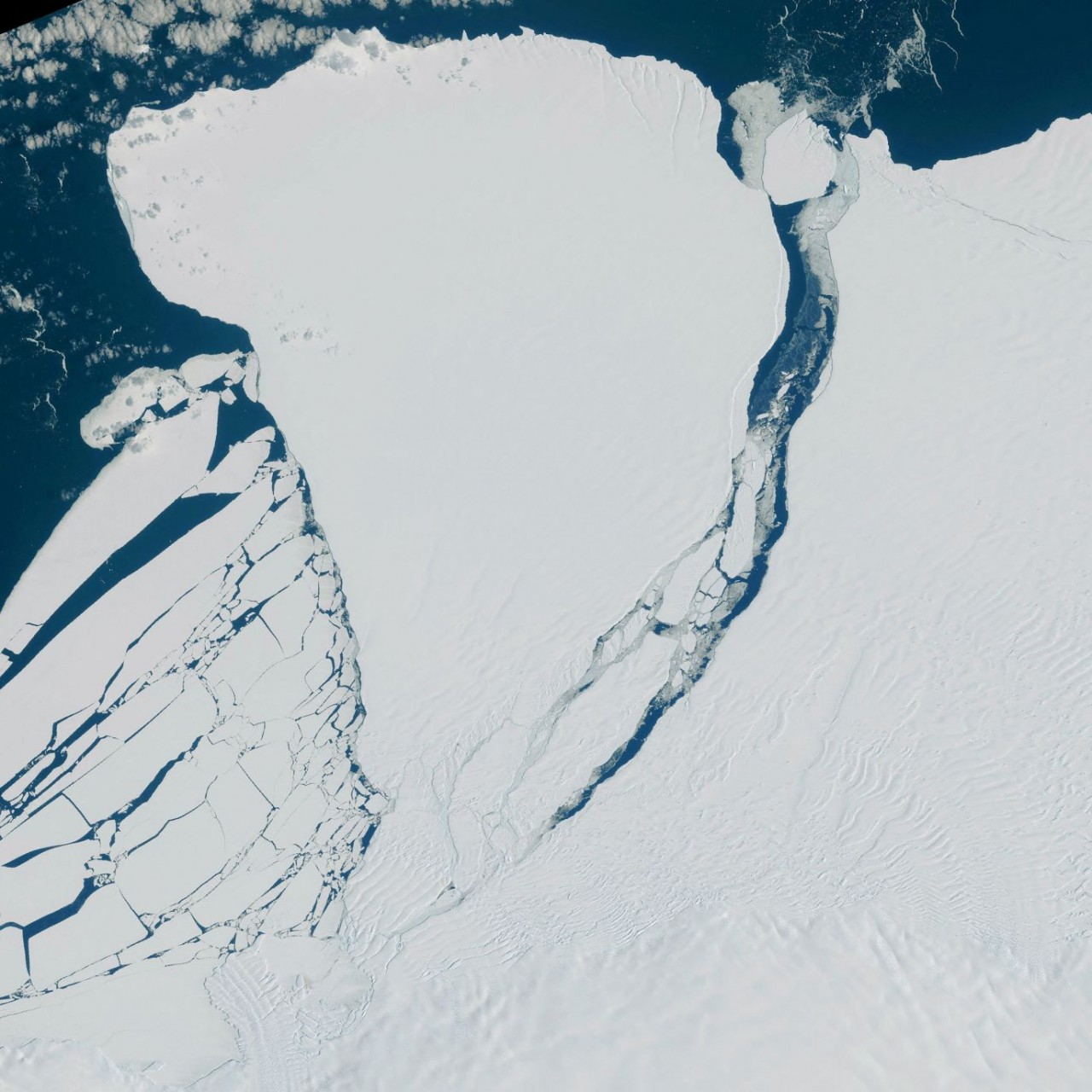 Ảnh ấn tượng tuần (23-29/1): Tên lửa của Nga thuộc loại tốt nhất thế giới, lính Ukraine bắn ‘vua chiến trường’ 2S7 Pion, NATO tập trận ở sườn Đông