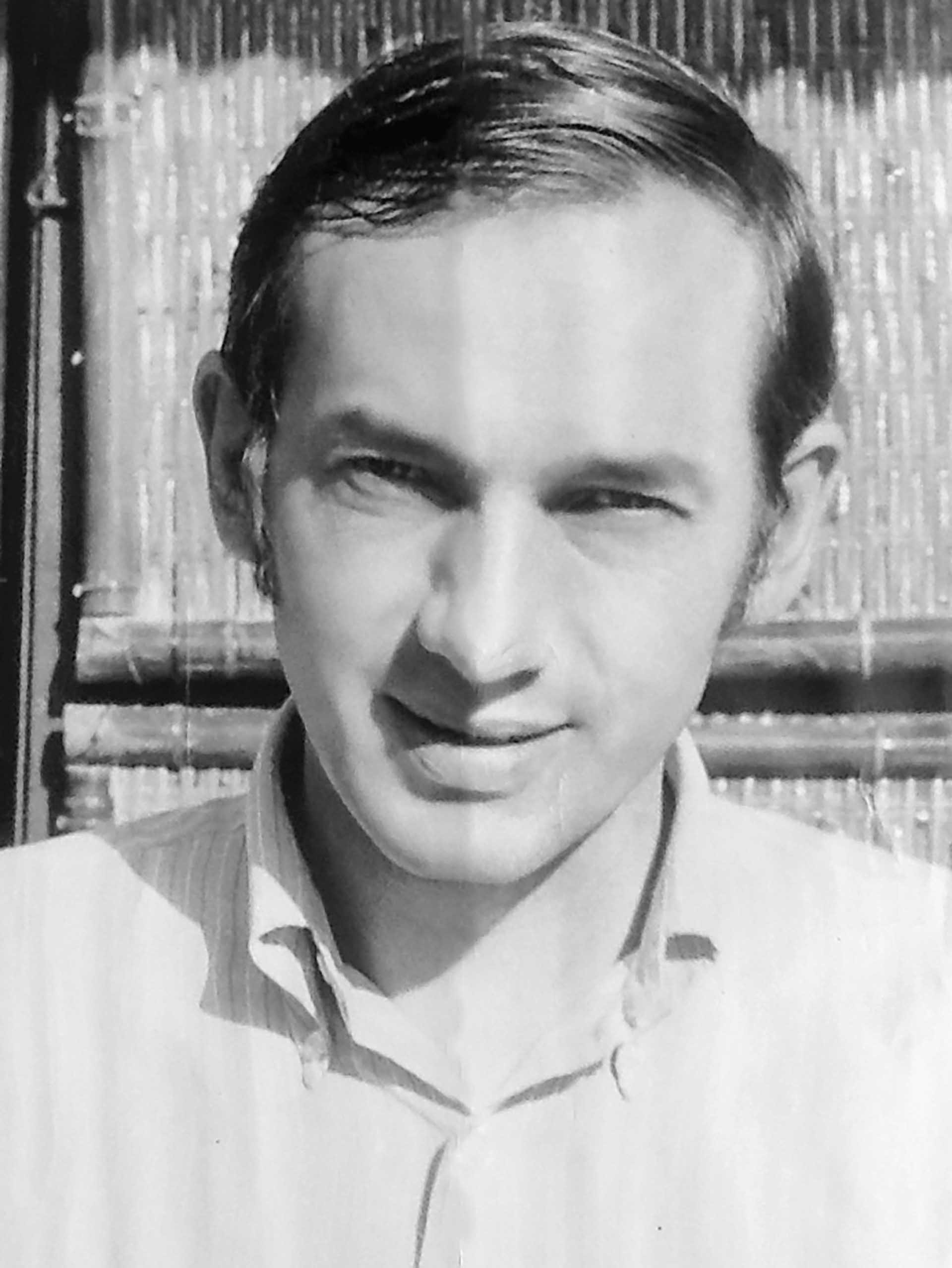 Nhà báo J-C Pomonti. Nhà báo J-C Pomonti.