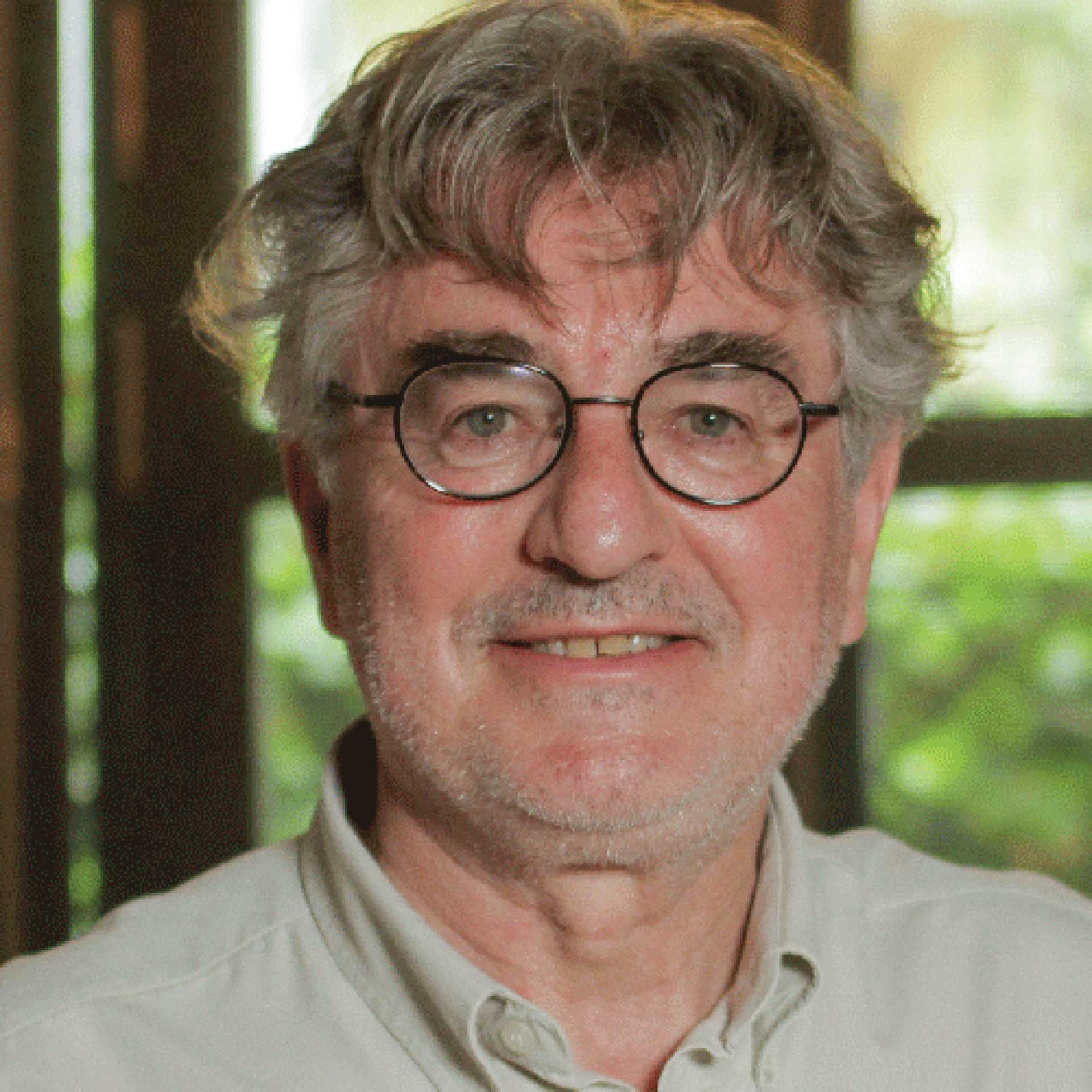 Ông Daniel Roussel. Ông Daniel Roussel.